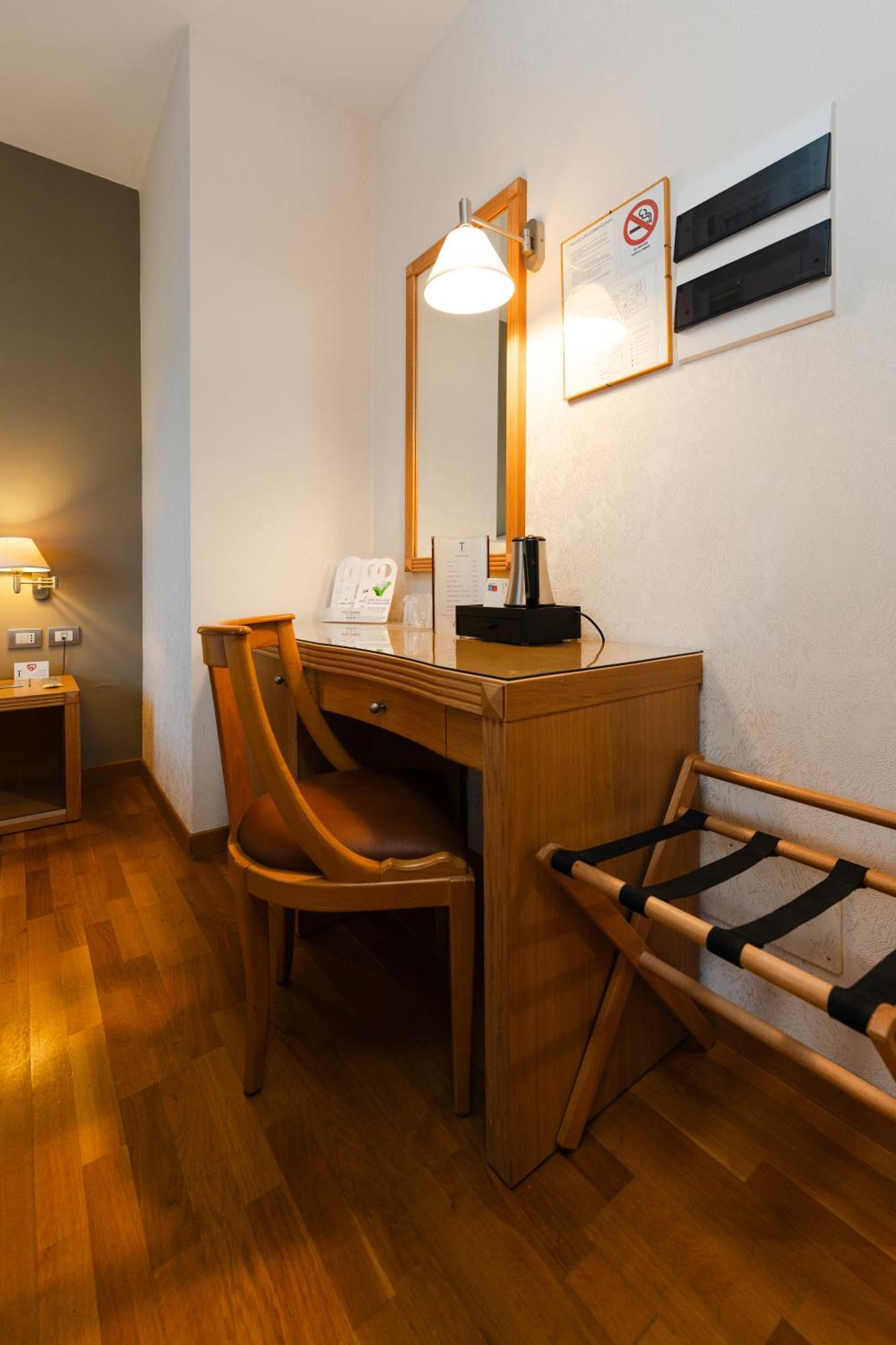 Hotel Touring Κάρπι Εξωτερικό φωτογραφία