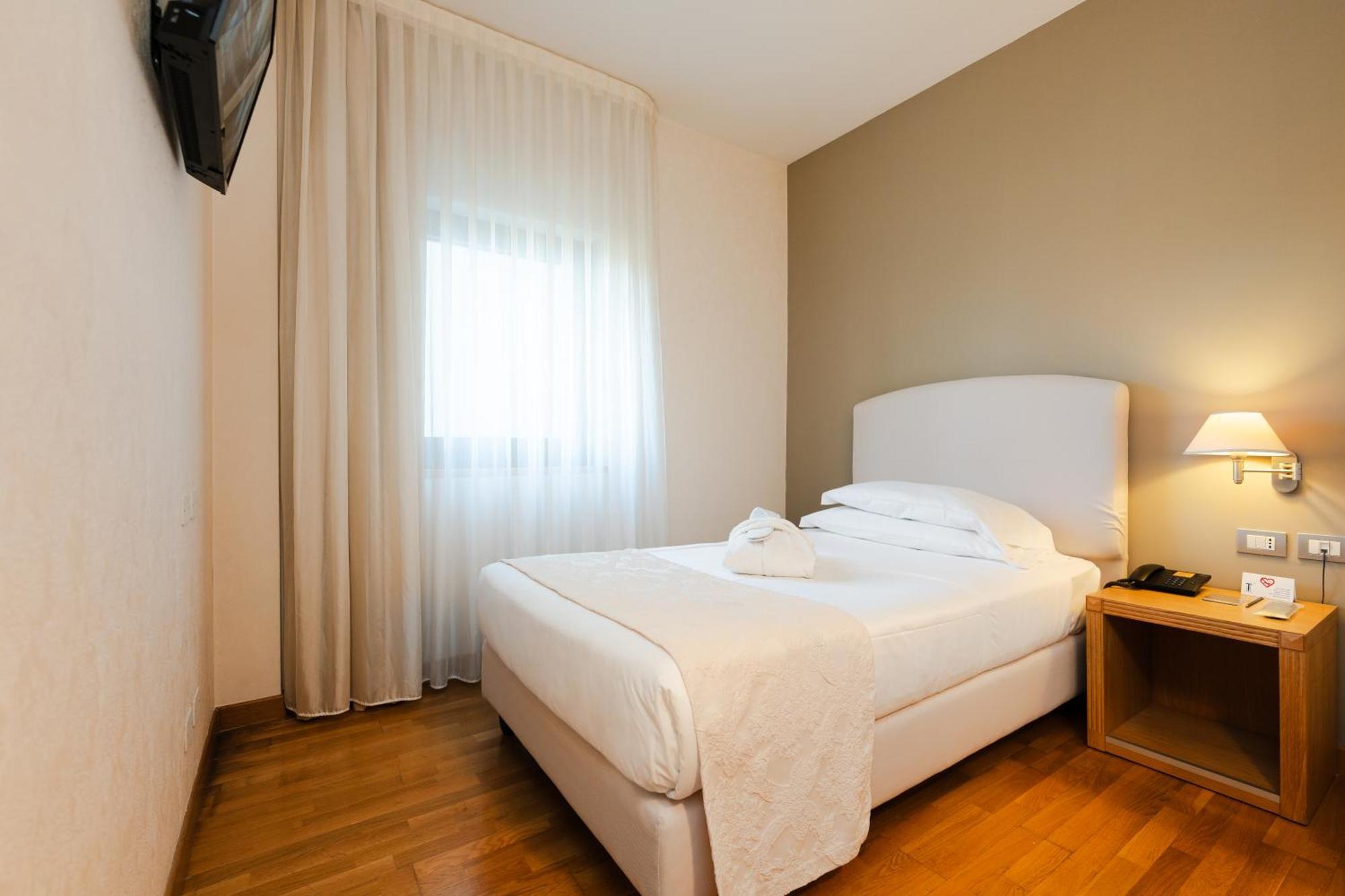 Hotel Touring Κάρπι Εξωτερικό φωτογραφία