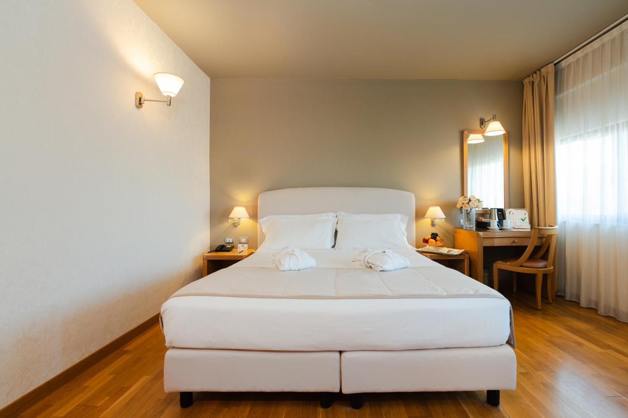 Hotel Touring Κάρπι Εξωτερικό φωτογραφία