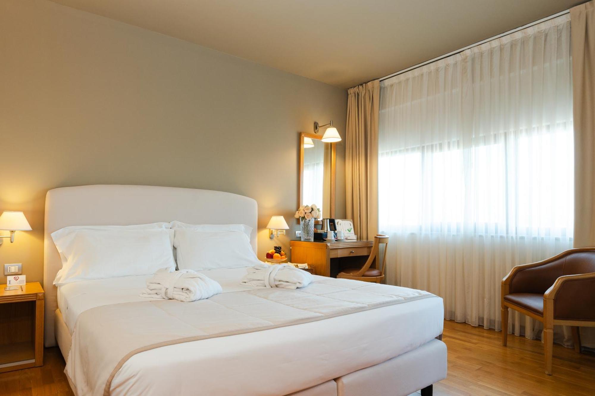 Hotel Touring Κάρπι Εξωτερικό φωτογραφία