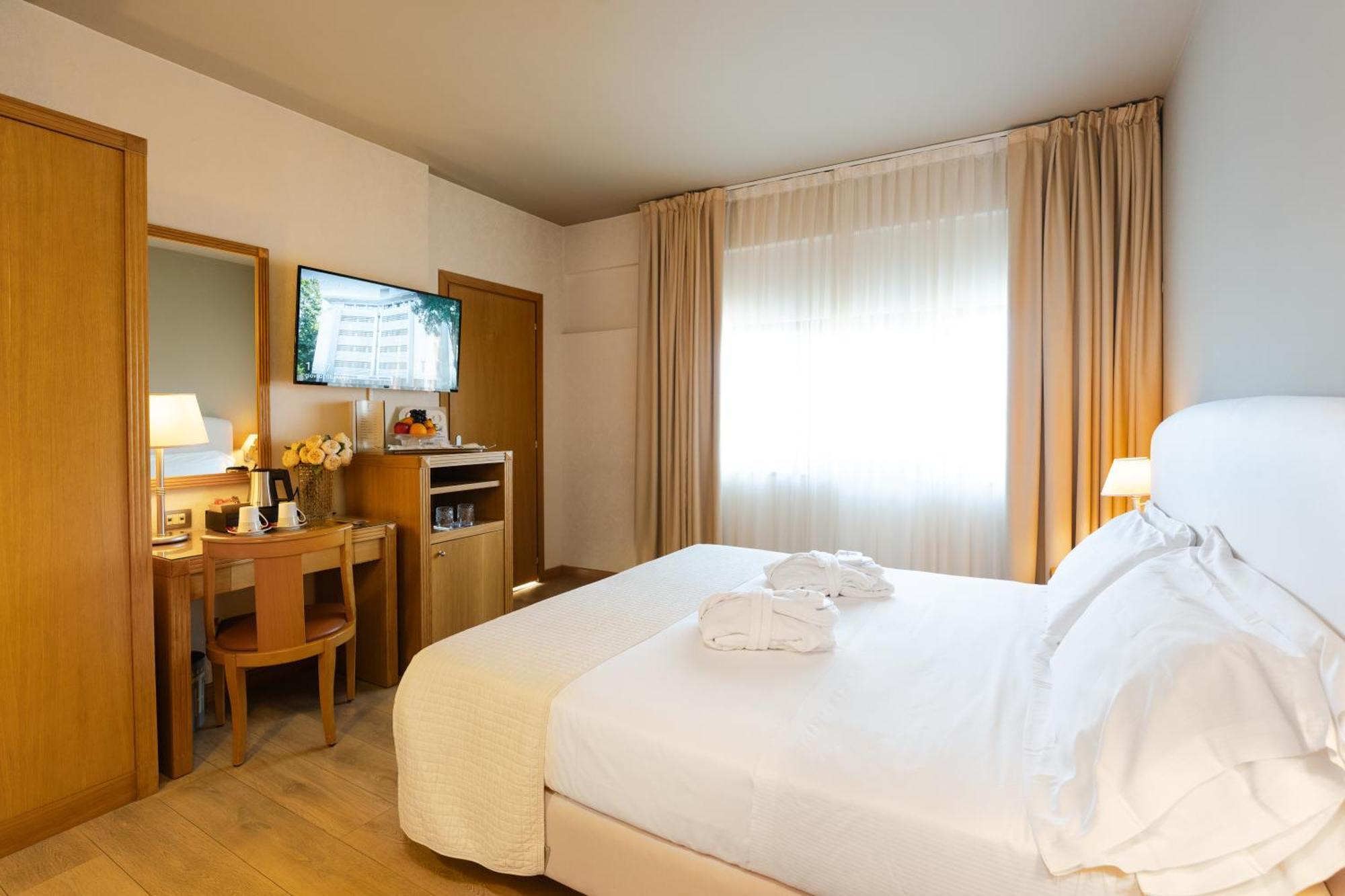 Hotel Touring Κάρπι Εξωτερικό φωτογραφία