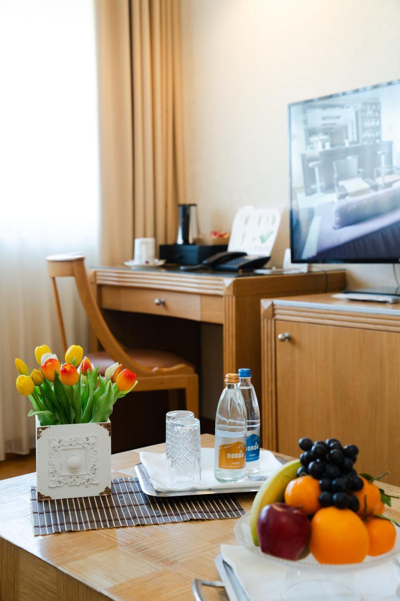 Hotel Touring Κάρπι Εξωτερικό φωτογραφία