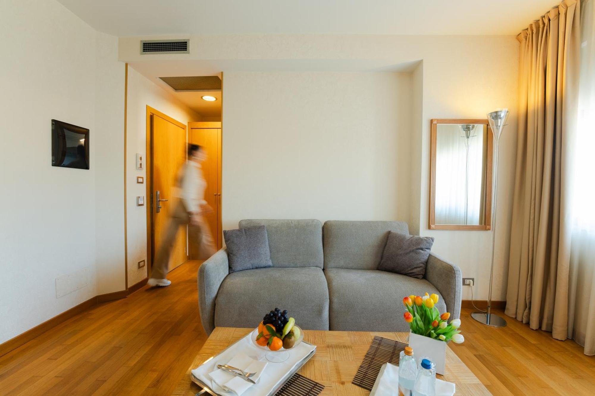 Hotel Touring Κάρπι Εξωτερικό φωτογραφία