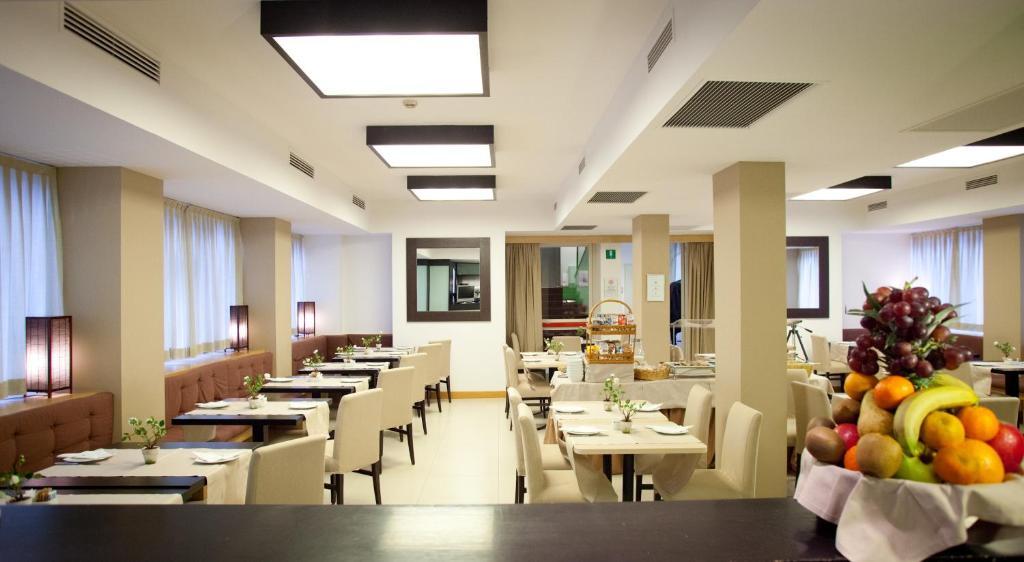 Hotel Touring Κάρπι Εξωτερικό φωτογραφία