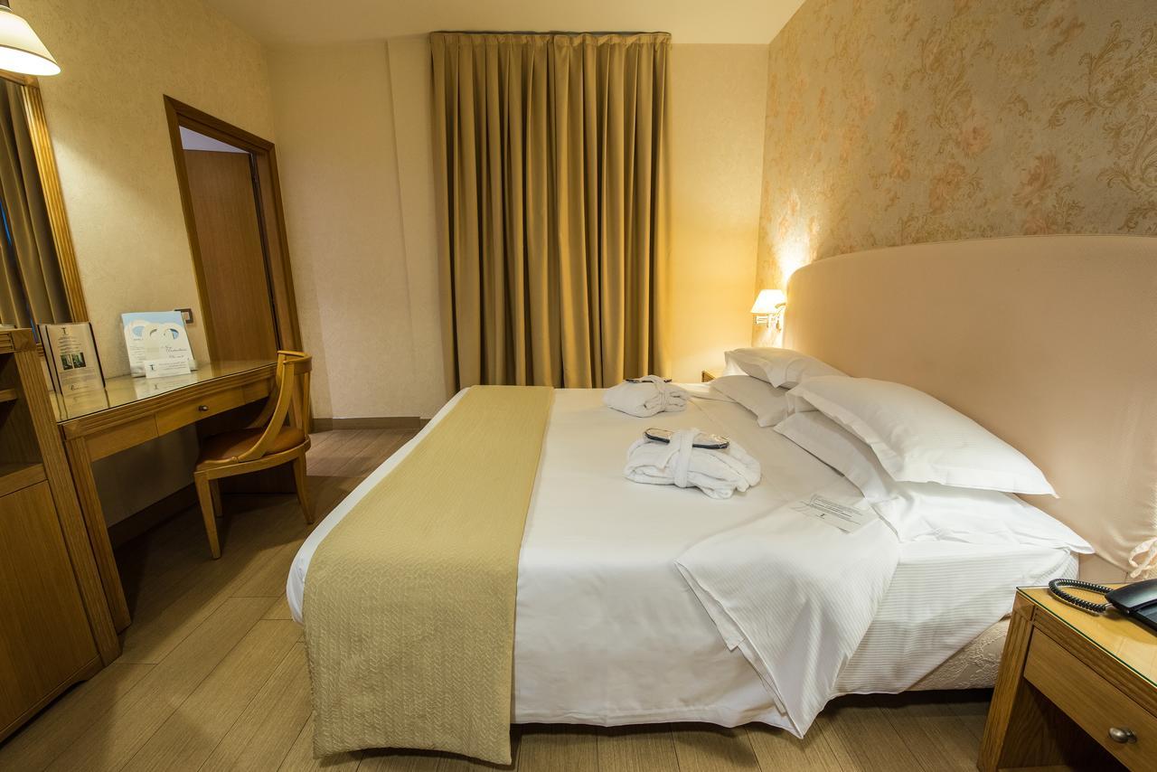 Hotel Touring Κάρπι Εξωτερικό φωτογραφία