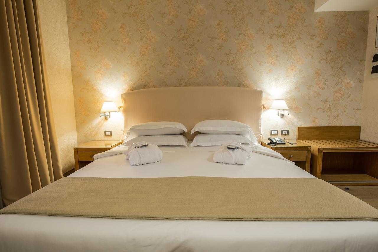 Hotel Touring Κάρπι Εξωτερικό φωτογραφία